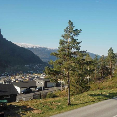 Stryn Stor Og Moderne Leilighet Exterior photo