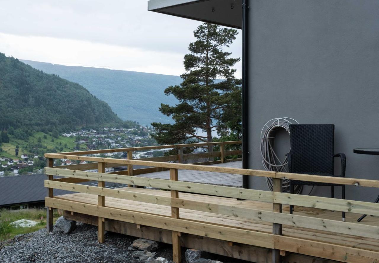 Stryn Stor Og Moderne Leilighet Exterior photo