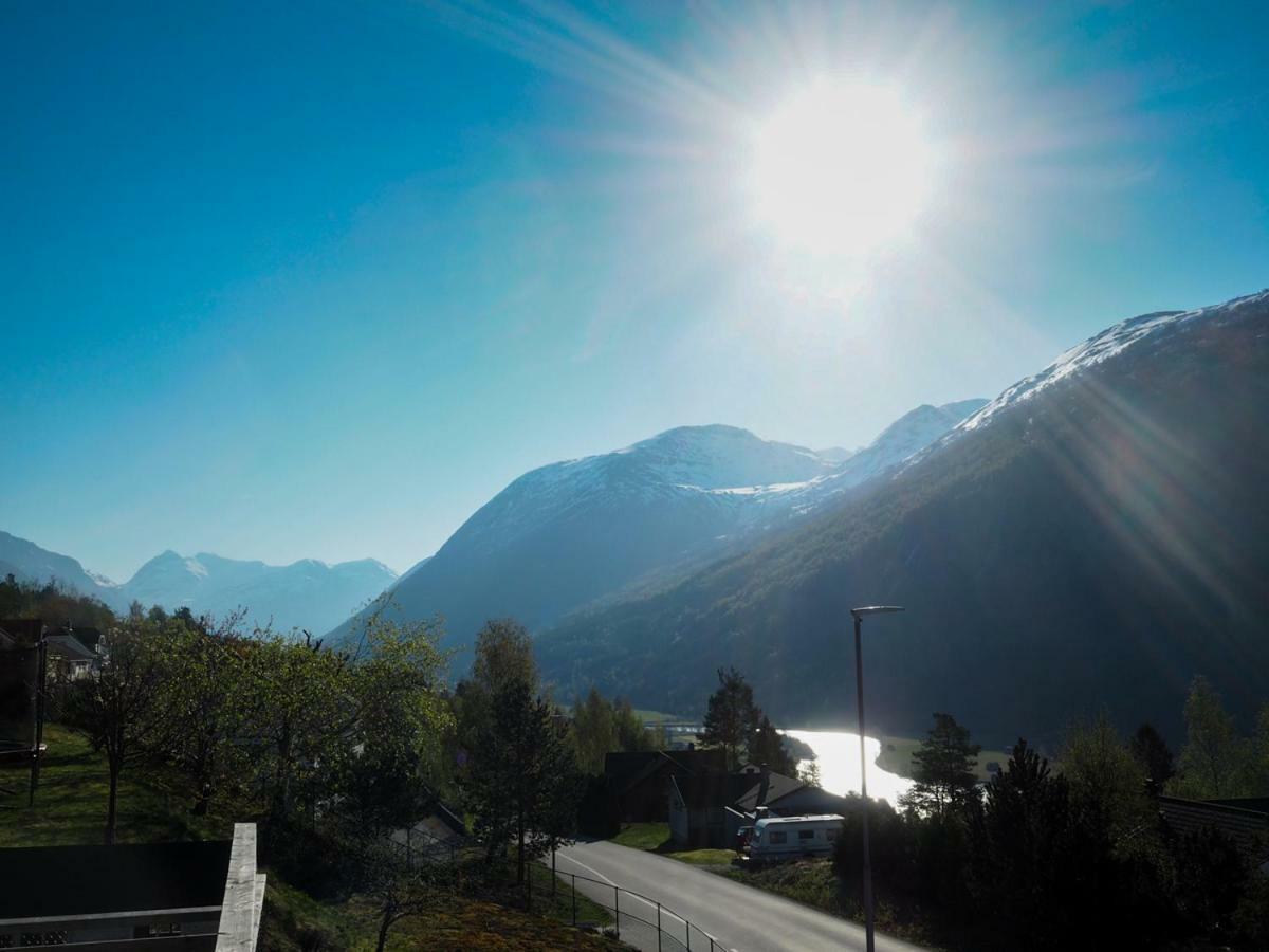 Stryn Stor Og Moderne Leilighet Exterior photo